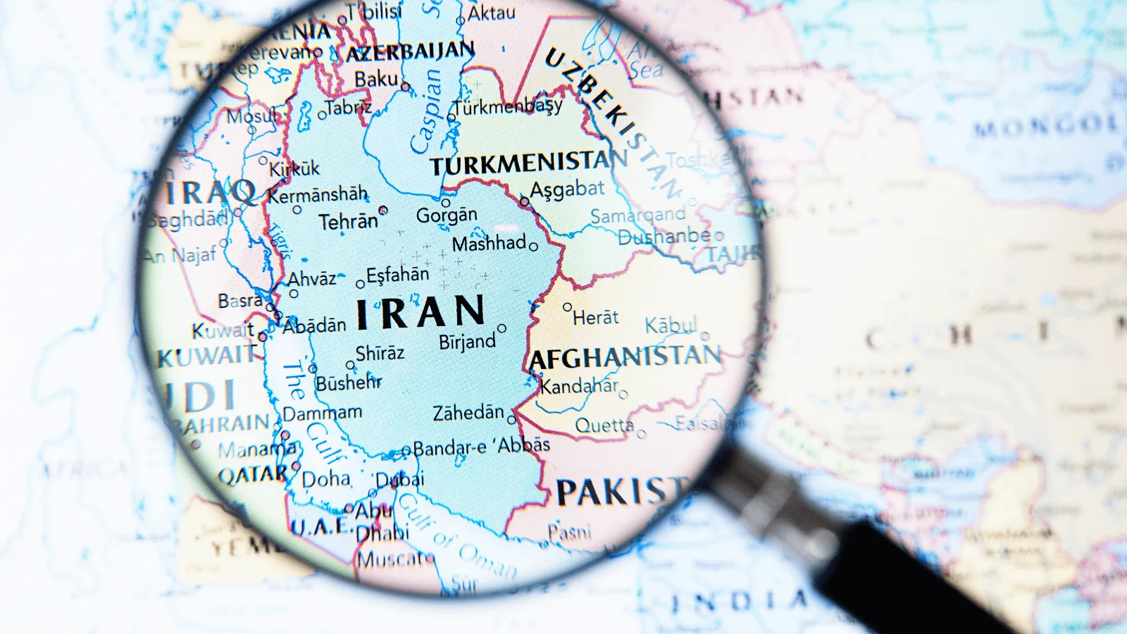 “Mukaddes Savaş” 2.0? İsrail-İran Geriliminin İran’daki Yansımaları